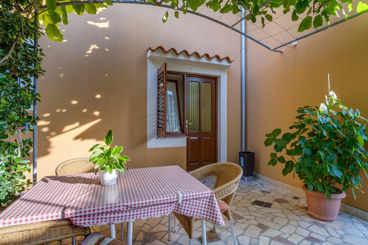 מאלי לוסיניי Apartments Beba מראה חיצוני תמונה