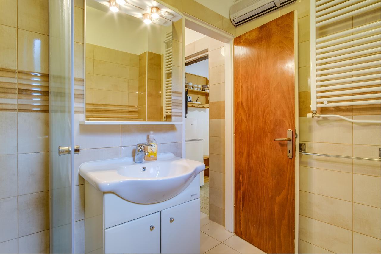 מאלי לוסיניי Apartments Beba מראה חיצוני תמונה