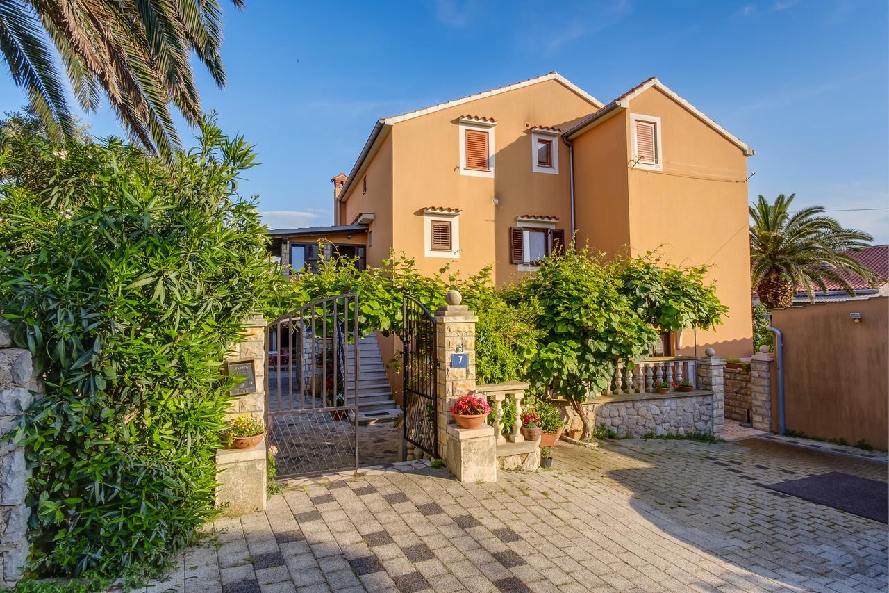 מאלי לוסיניי Apartments Beba מראה חיצוני תמונה
